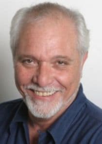 Osoba w obsadzie: Tom Wyner; brak grafiki postaci Narrator