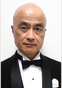 Aktor głosowy: Hiroshi Iwasaki; brak grafiki postaci Wiseman
